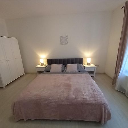 Ferienwohnung Spi V Kuklenach 1 Hradec Králové Exterior foto